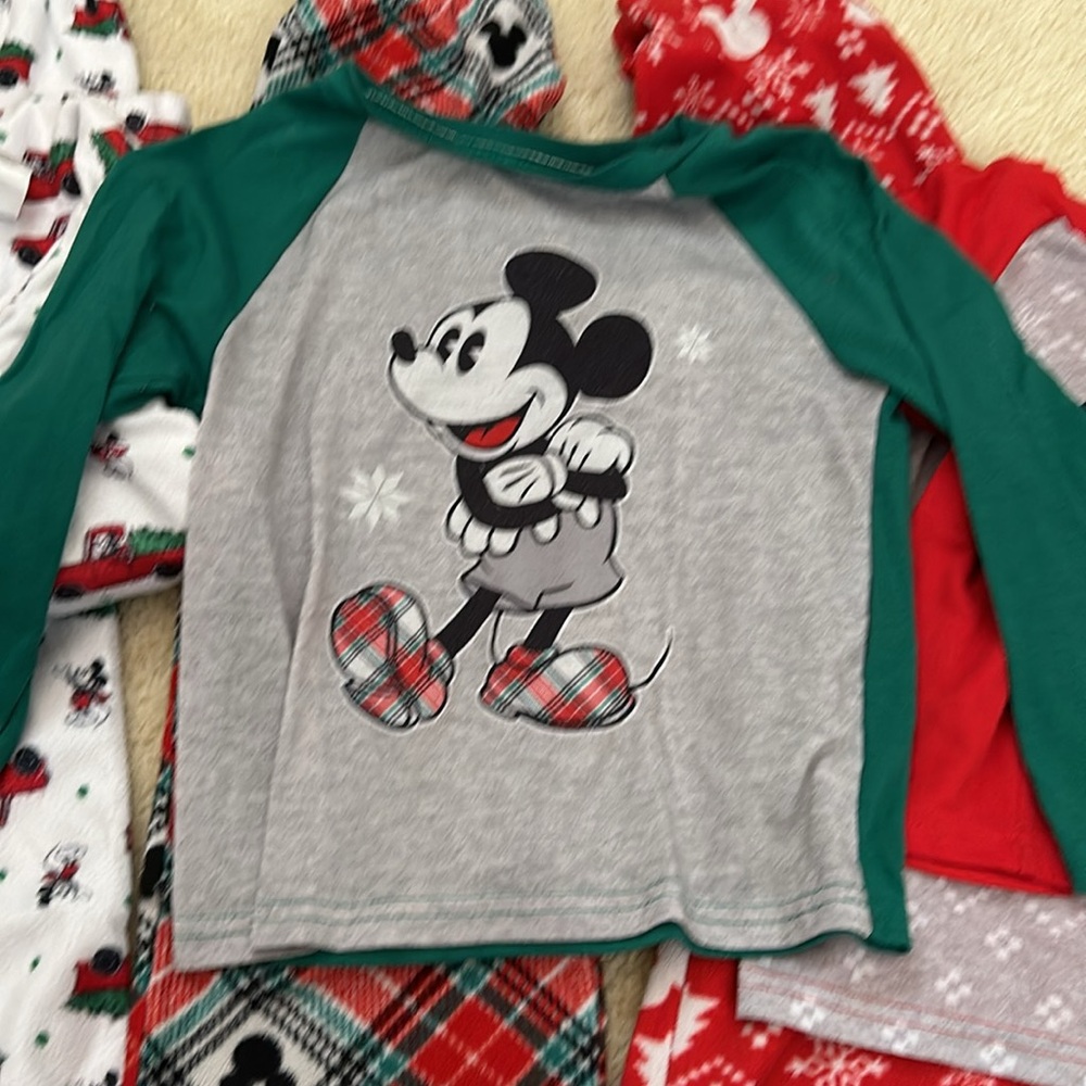 3 pairs Disney Christmas pajamas size 6 - Picture 4 of 9